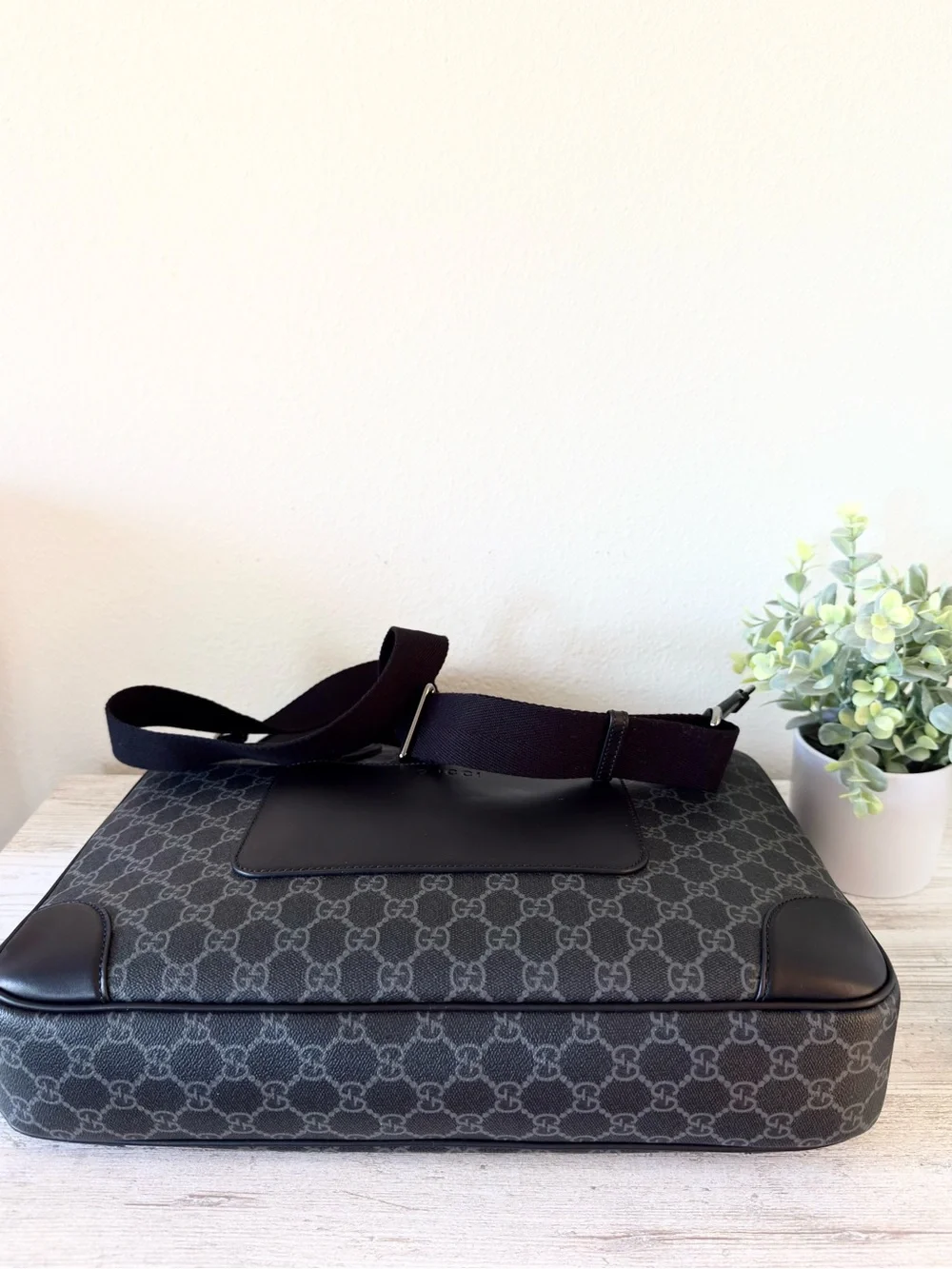 New Gucci Essence Classic Black GG Canvas medium mens briefcase, crossbody bag